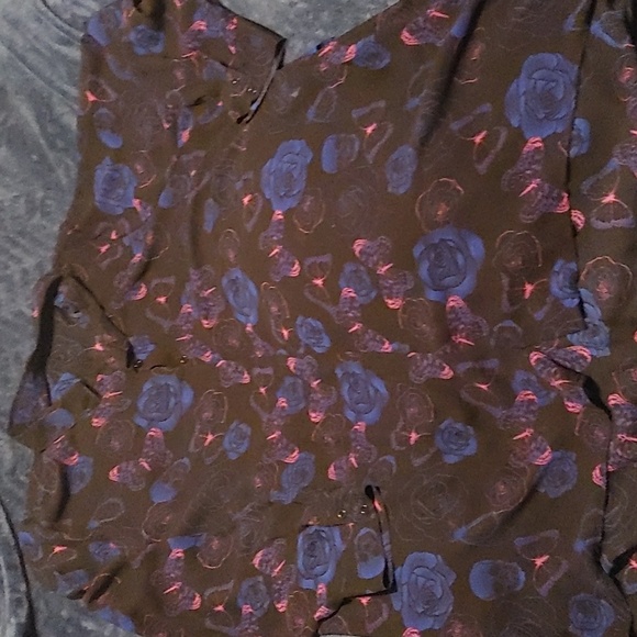 3/$30 mblm Skull & Roses Blouse - Picture 1 of 7